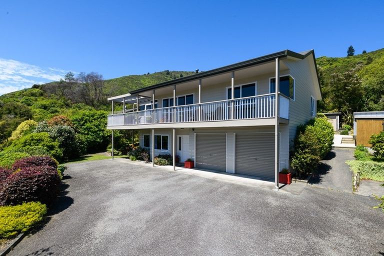 Photo of property in 20 Rimu Terrace, Waikawa, Picton, 7220