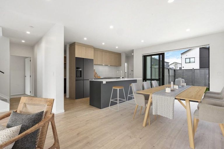 Photo of property in 4 Park Green Avenue, Rosehill, Papakura, 2113