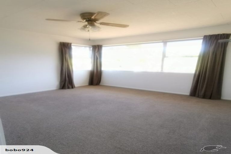 Photo of property in 5 Cockayne Crescent, Sunnynook, Auckland, 0620