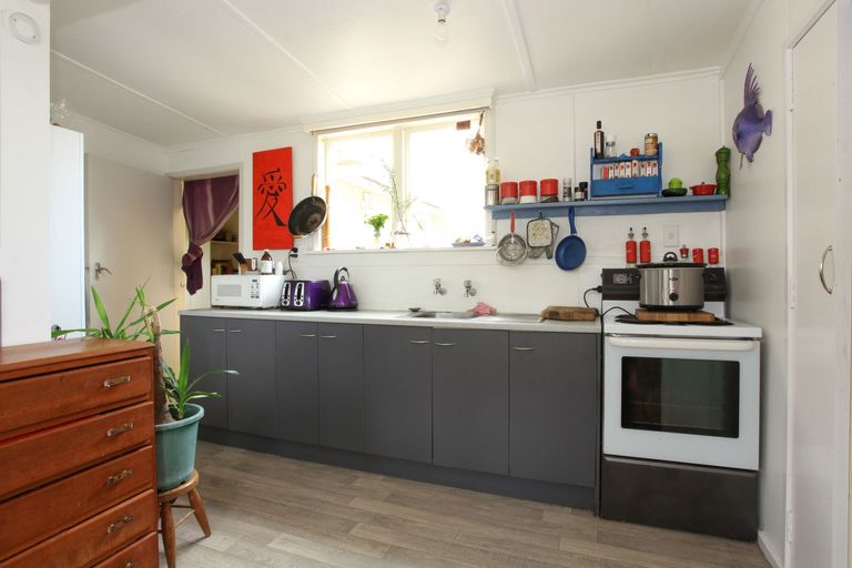 Photo of property in 2 Pokohui Avenue, Raglan, 3225