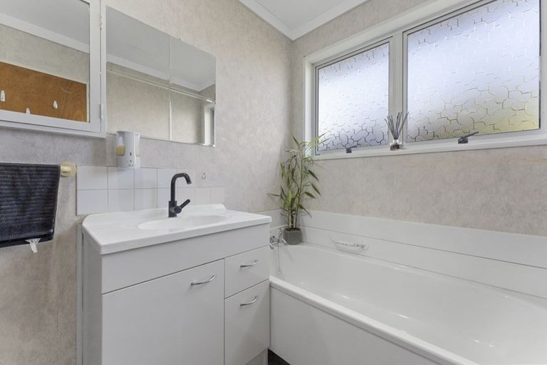 Photo of property in 26 Dunk Place, Milson, Palmerston North, 4414