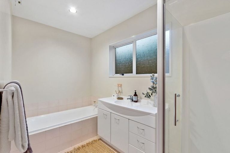 Photo of property in 9 Cricklewood Place, Avonhead, Christchurch, 8042