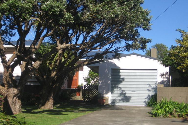 Photo of property in 22 Wilson Grove, Normandale, Lower Hutt, 5010