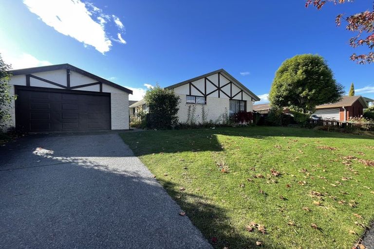 Photo of property in 32 Karnak Crescent, Russley, Christchurch, 8042