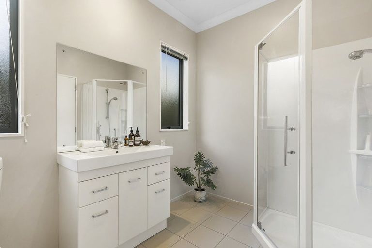 Photo of property in 4 Edington Grove, Churton Park, Wellington, 6037