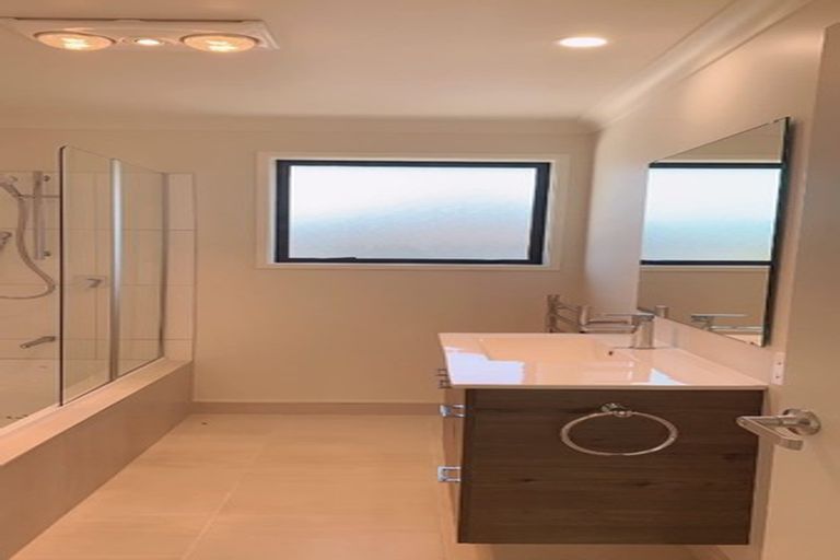 Photo of property in 18 Goh Place, Manurewa, Auckland, 2105