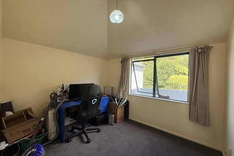 Photo of property in 5 Oak Grove, Mount Cook, Wellington, 6011