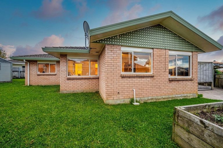 Photo of property in 2/116 Meadowland Drive, Somerville, Auckland, 2014