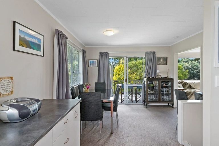Photo of property in 28 Field Way, Waikanae Beach, Waikanae, 5036
