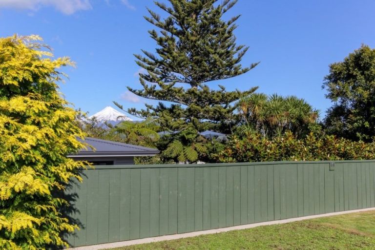 Photo of property in 16d Burns Street, Westown, New Plymouth, 4310