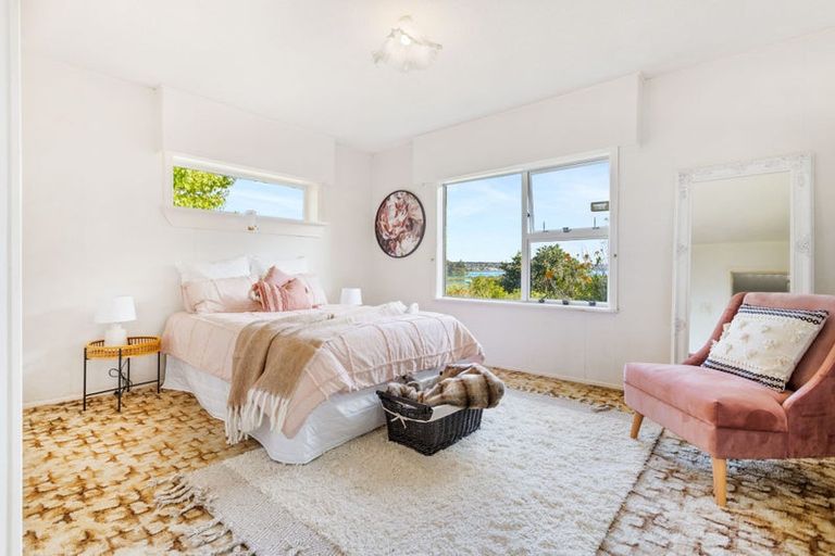 Photo of property in 28 Dawnhaven Drive, Te Atatu Peninsula, Auckland, 0610