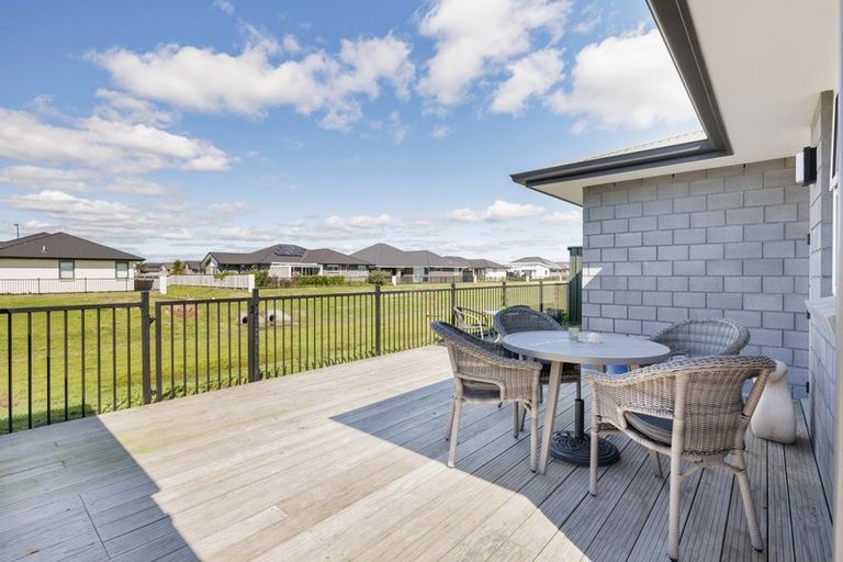 Photo of property in 79 Te Kio Crescent, Papamoa Beach, Papamoa, 3118