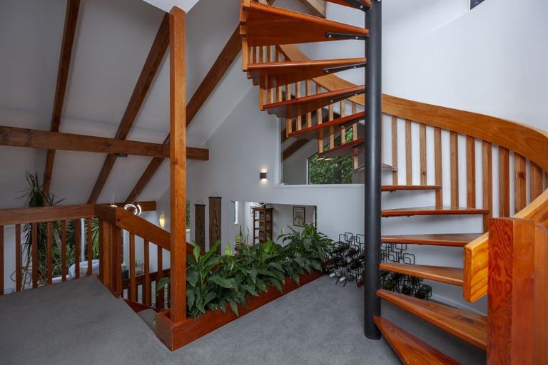 Photo of property in 20 Tiromoana Road, Raumati South, Paraparaumu, 5032