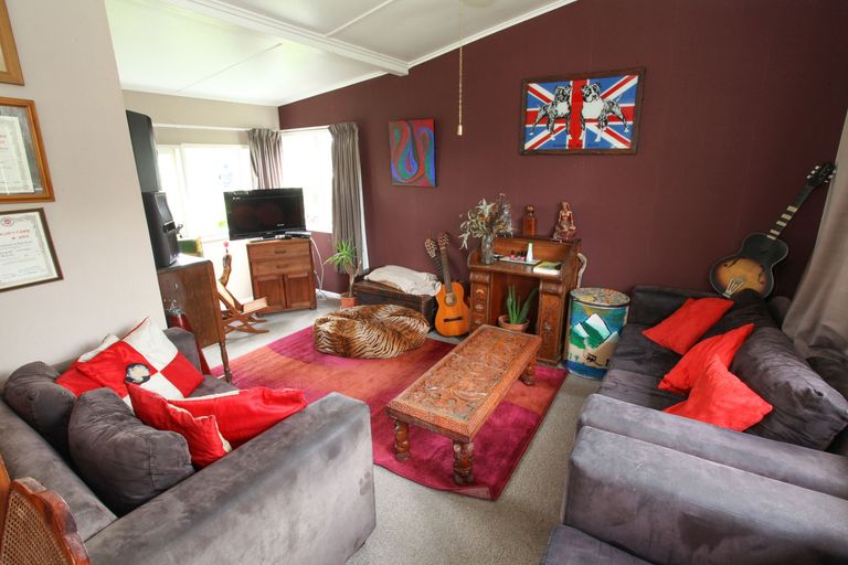 Photo of property in 2 Pokohui Avenue, Raglan, 3225