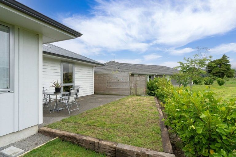 Photo of property in 6 Albizia Grove, Waikanae, 5036