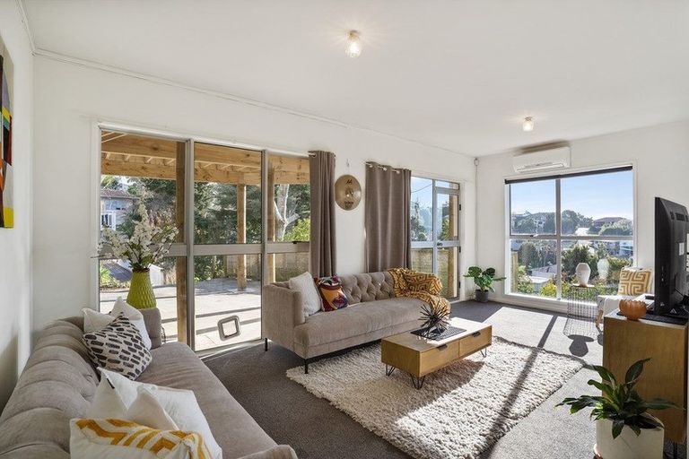 Photo of property in 43 Agincourt Street, Glenfield, Auckland, 0629