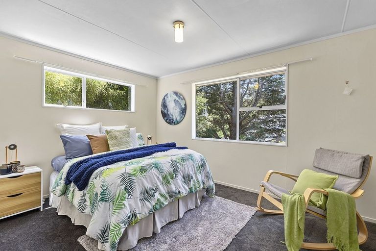 Photo of property in 1 Mervyn Place, Plimmerton, Porirua, 5026