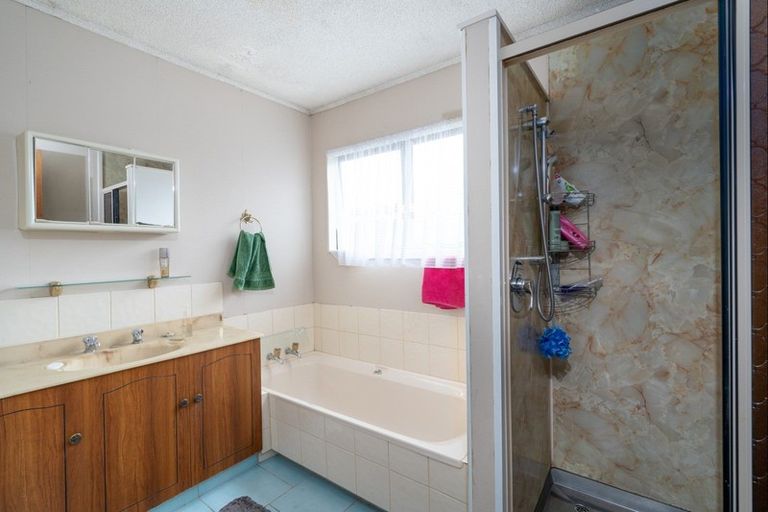 Photo of property in 1 Gladstone Grove, Richmond Heights, Taupo, 3330