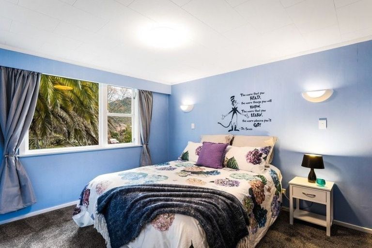 Photo of property in 2 Monterey Place, Totara Park, Upper Hutt, 5018