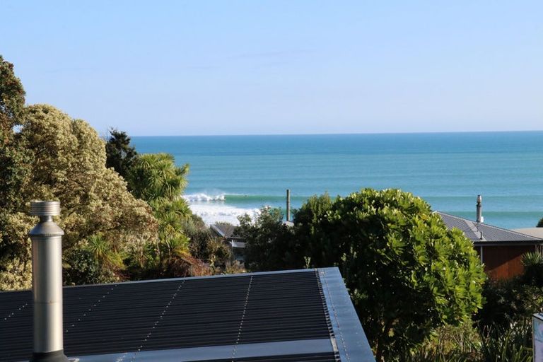 Photo of property in 14 Whaanga Road, Raglan, 3297