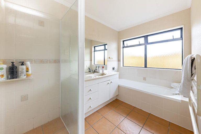 Photo of property in 23 Pitt Avenue, Clendon Park, Auckland, 2103