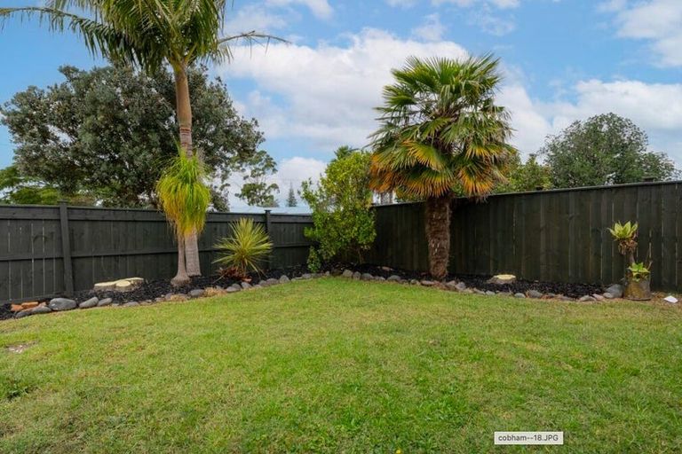 Photo of property in 61a Cobham Crescent, Kelston, Auckland, 0602