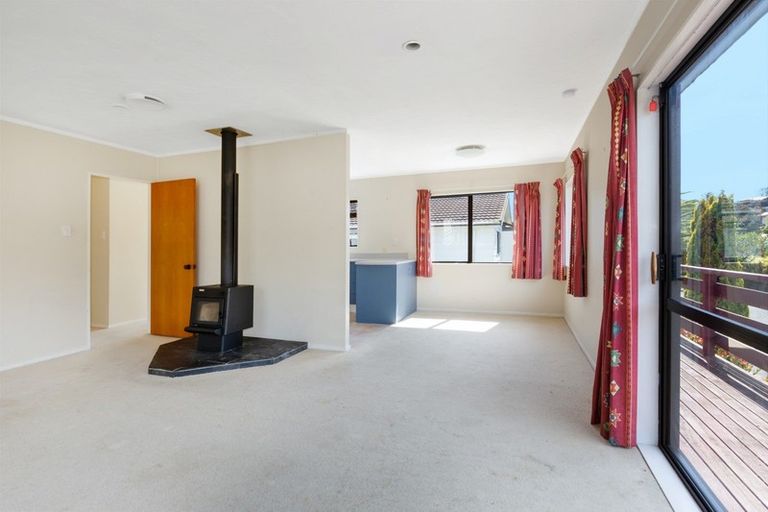 Photo of property in 58 Albatross Close, Whitby, Porirua, 5024