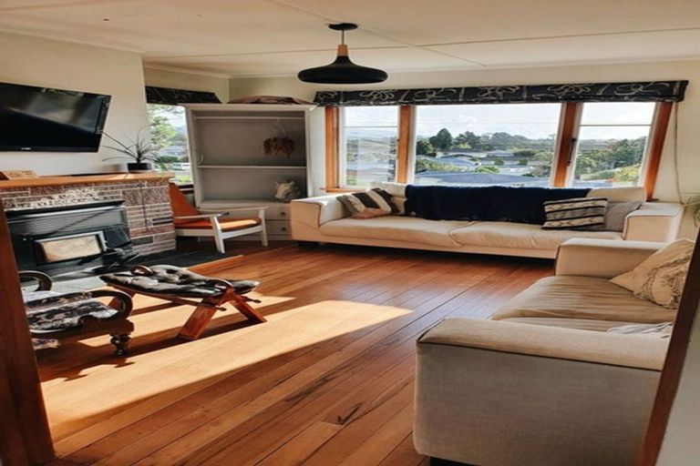 Photo of property in 253 Frankley Road, Frankleigh Park, New Plymouth, 4310