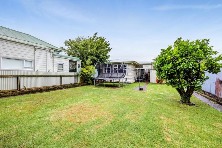 Photo of property in 61 Collins Street, Hawera, 4610