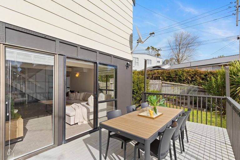 Photo of property in 2/105 Carlisle Road, Torbay, Auckland, 0632