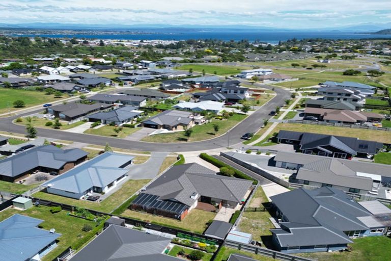 Photo of property in 28 Huka Heights Drive, Rangatira Park, Taupo, 3330