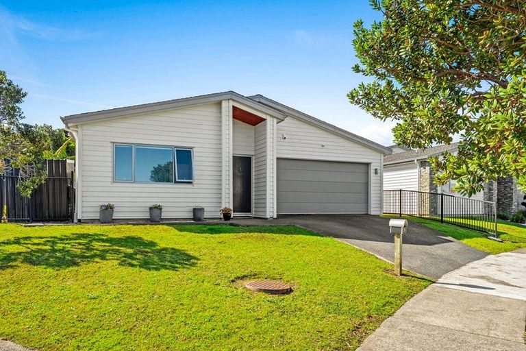 Photo of property in 33 Kaipuke Crescent, Gulf Harbour, Whangaparaoa, 0930