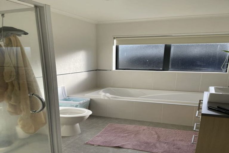 Photo of property in 2 Beros Place, Flat Bush, Auckland, 2016