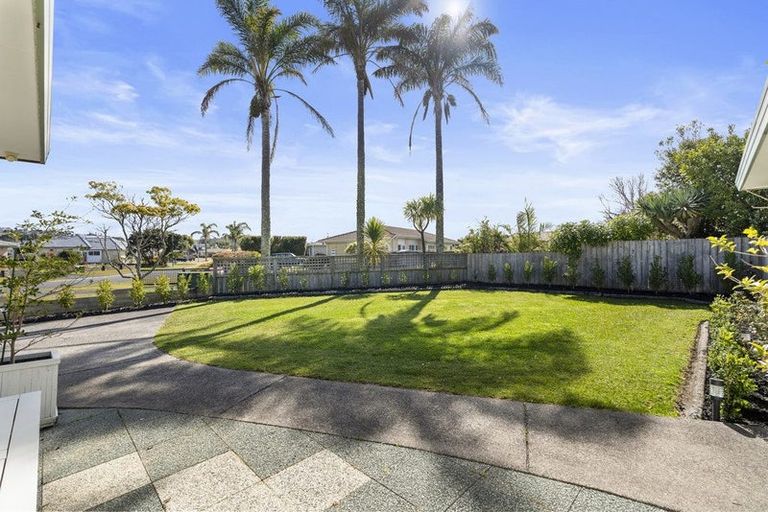 Photo of property in 22 Lakeside Drive, Orewa, 0931