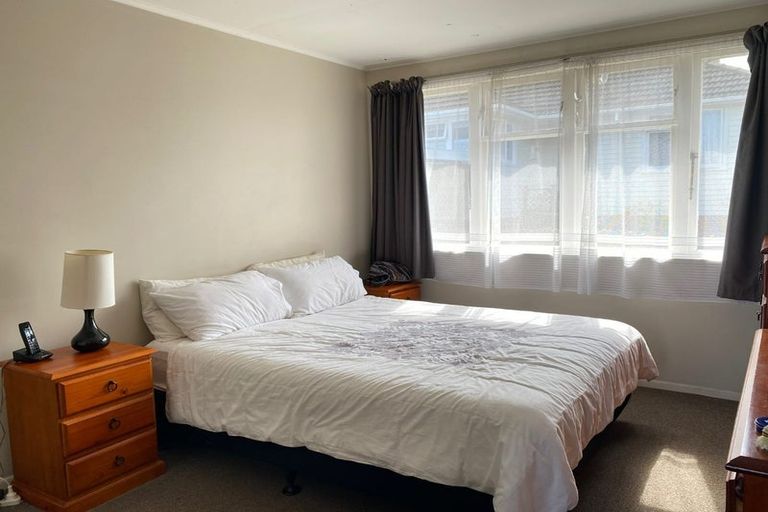 Photo of property in 32 Farnborough Crescent, Mangere, Auckland, 2022