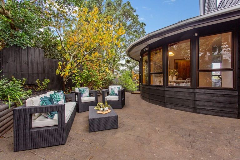 Photo of property in 1/406 East Coast Road, Sunnynook, Auckland, 0630