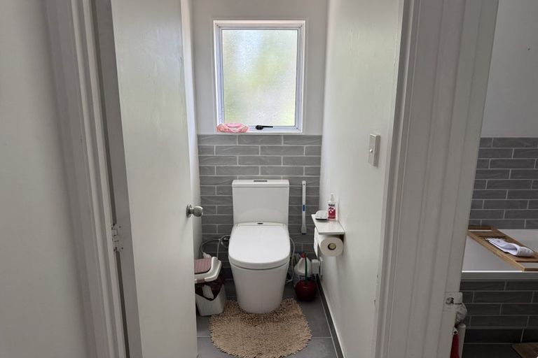 Photo of property in 2/63 Langana Avenue, Browns Bay, Auckland, 0630