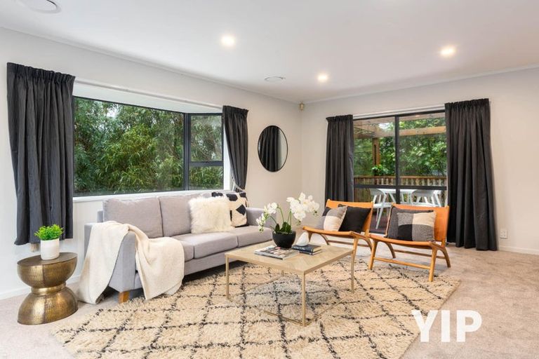 Photo of property in 10 Longmont Terrace, Churton Park, Wellington, 6037