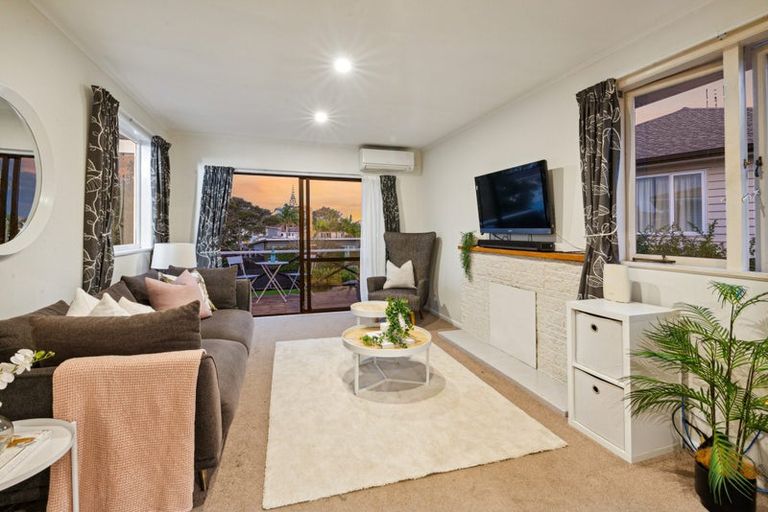 Photo of property in 2 Seine Road, Forrest Hill, Auckland, 0620