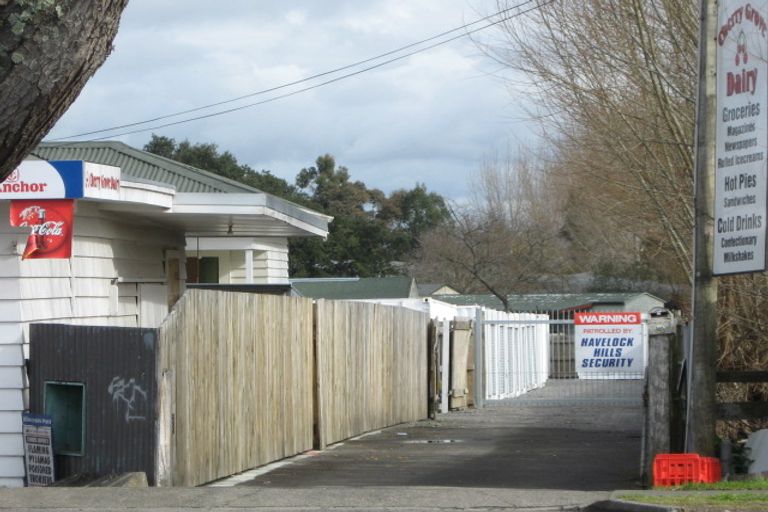 Photo of property in Cherry Gove Dairy, 103 Napier Road, Havelock North, 4130