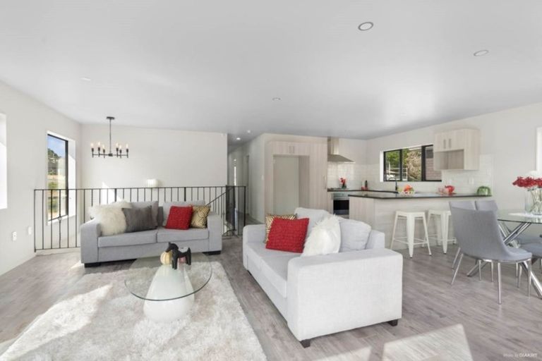 Photo of property in 5 Younger Lane, Massey, Auckland, 0614