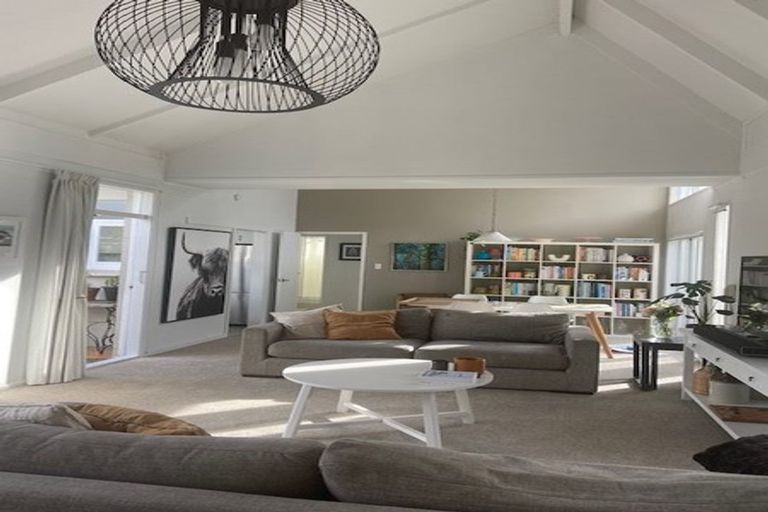 Photo of property in 1/19 Saltburn Road, Milford, Auckland, 0620