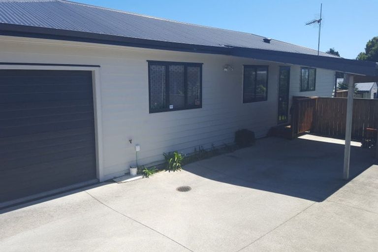 Photo of property in 18 Kiernan Place, Kelston, Auckland, 0602