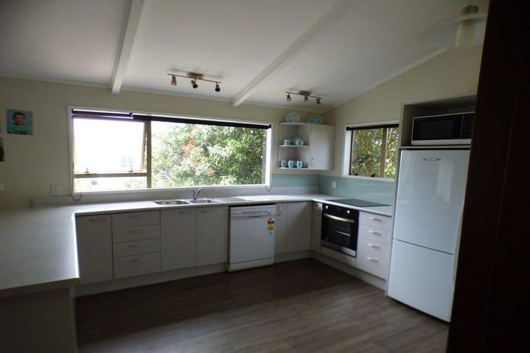 Photo of property in 48 Fyvie Avenue, Tawa, Wellington, 5028