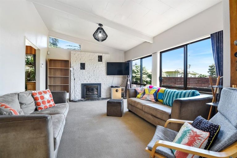 Photo of property in 6 Hawk Place, Selwyn Heights, Rotorua, 3015