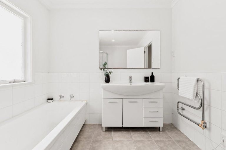 Photo of property in 124a Masters Avenue, Silverdale, Hamilton, 3216