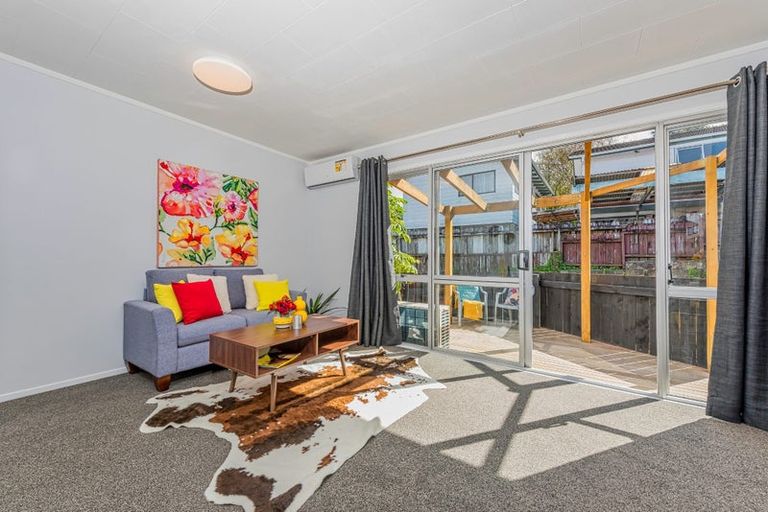Photo of property in 1/26 Kemp Road, Massey, Auckland, 0614
