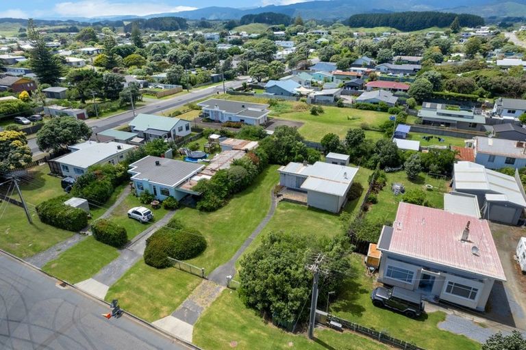 Photo of property in 70 Moana Street, Otaki Beach, Otaki, 5512