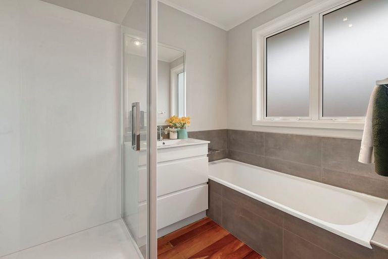 Photo of property in 37 Cardiff Road, Pakuranga, Auckland, 2010