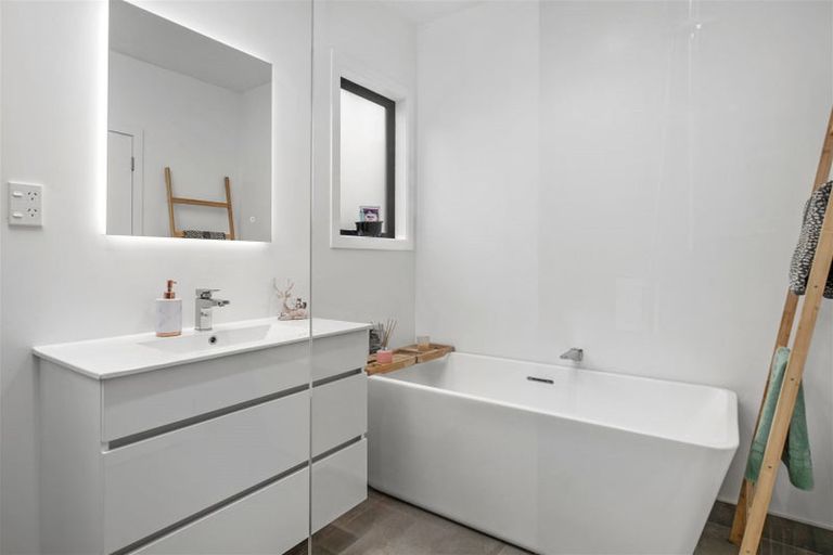 Photo of property in 16 Arion Court, Mount Pisa, Cromwell, 9383